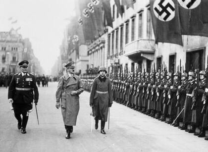 El régimen nazi, liderado por Adolf Hitler, prohibió la producción de fitros de café