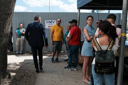 El registro de votantes se puede hacer en cualquier oficina de recaudación de impuestos que emita licencias de conducir o tarjetas de identificación estatales