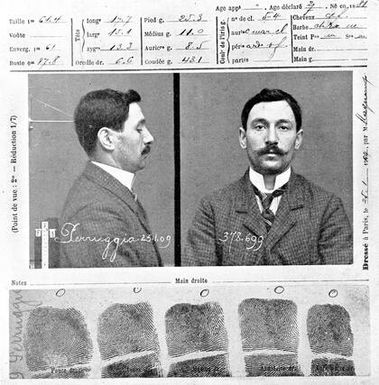El registro policial de Vincenzo Peruggia que intentó robar la pintura de Leonardo de Vinci 'La Mona Lisa' en 1911, 25 de enero de 1909