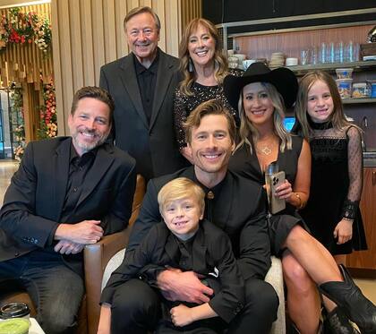 El regreso a Texas de Glen Powell para estar con su familia