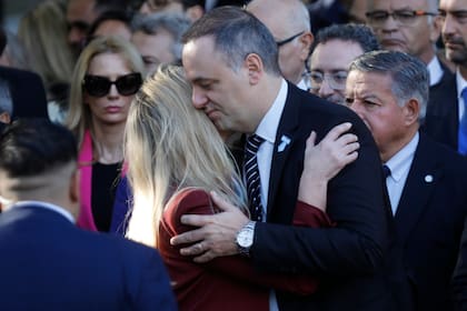 Manuel Adorni y Karina Milei