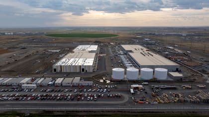 El reino está construyendo tres grandes complejos de centros de datos para empresas extranjeras (imagen ilustrativa)