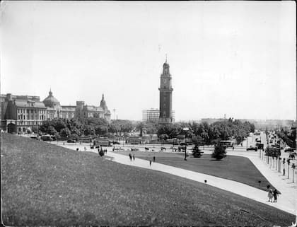 El reloj de la Torre de los ingleses marcó la hora oficial hacia 1923 (Archivo General de la Nación).
