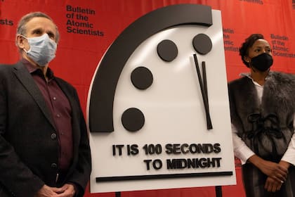 El Reloj del Juicio Final fue creado en 1947 por el Boletín de Científicos Atómicos y entonces establecía que quedaban unos 7 minutos para la medianoche, es decir, para el fin de la humanidad