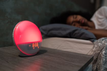 El reloj despertador inteligente es ideal si querés una solución enfocada únicamente en despertar de forma más natural, sin distracciones