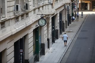El pasaje más parisino de Buenos Aires, y la única calle en espejo, estrena galería de arte y futuros hoteles