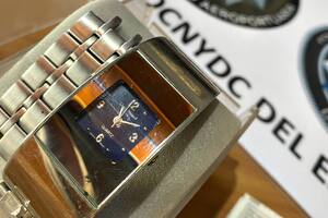 El reloj marca Louis Féraud secuestrado en la casa de uno de los sospechosos