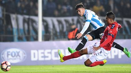 El remate cruzado de Brian Fernández para el segundo gol de Racing