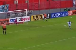 El insólito error que cometió el árbitro durante una definición por penales en la Copa Argentina