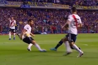 Superclásico polémico: de los codazos de Pratto y Cardona a la mano de Ponzio