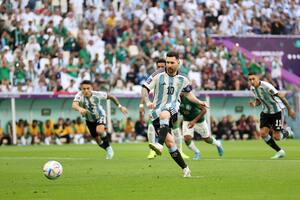 Por qué el árbitro cobró penal para Argentina y el primer gol de Messi en el Mundial