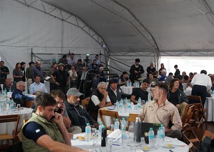 “El remate mantuvo una dinámica comercial activa, con participación de varias casas consignatarias”, indicaron