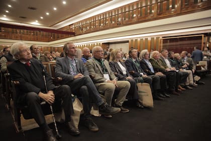 El remate se desarrolla con modalidad presencial, transmisión televisiva y streaming