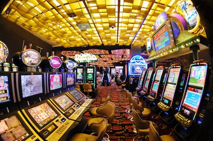 El remodelado casino del hotel Conrad