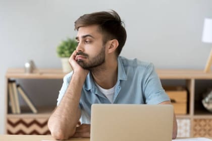 El remordimiento en una emoción que puede venir después de haber renunciado a un puesto de trabajo