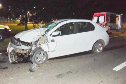 El Renault Logan involucrado en el choque mortal en Venado Tuerto