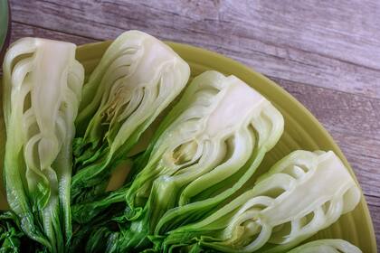 El repollo chino es conocido como hakusai, y es la cruza entre repollo y lechuga. Foto: Canva