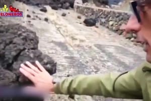 Un periodista se quemó en plena transmisión al tocar la lava del volcán de La Palma
