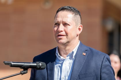 El representante republicano por Texas Tony Gonzales retiró su candidatura a la reelección