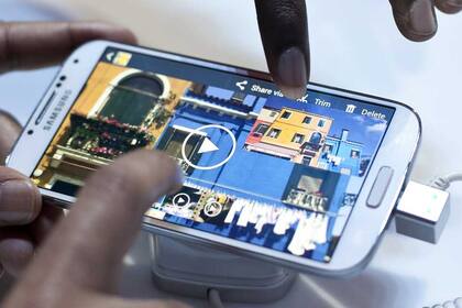 El reproductor de video del Samsung Galaxy S4. Aplicaciones como el MoboPlayer y BSPlayer permiten contar con más funciones, tales como agregar subtítulos o visualizar diversos formatos multimedia