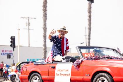 El republicano Jim Desmond criticó la medida, afirmando que pone en riesgo la seguridad pública y ofende a los ciudadanos respetuosos de la ley