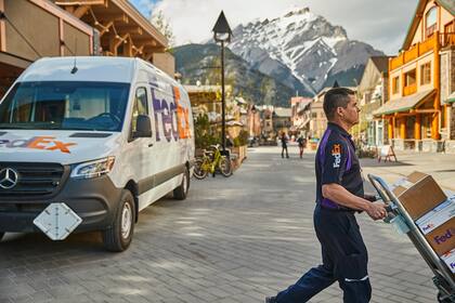 El requisito mínimo para ser chofer es tener título secundario y licencia de conducir