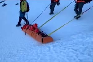 Fue a escalar un volcán para festejar su cumpleaños, cayó 600 metros y murió
