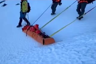 Fue a escalar un volcán para celebrar su cumpleaños, cayó 600 metros y murió