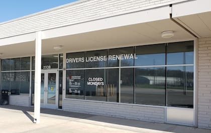 El residente debe hacer una cita previa para presentar la documentación en el Departamento de Seguridad Pública de Texas