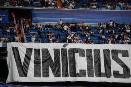 El respaldo de los hinchas de Real Madrid a Vinicius Junior en el partido ante Rayo Vallecano por la Liga de España.