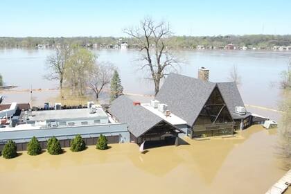 El restaurante cerrará hasta que bajen las aguas