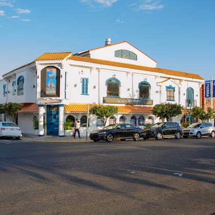El restaurante con gastronomía latina se ubica en 4535 North 5th Street, Filadelfia, PA 19140