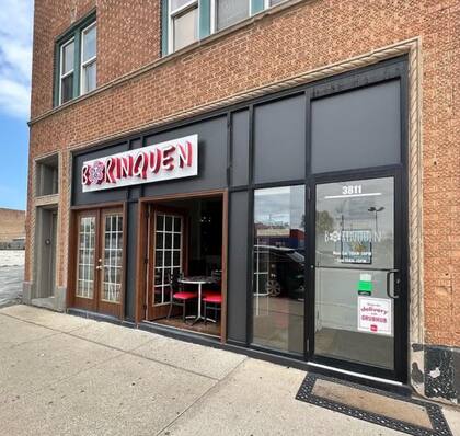 El restaurante, conocido como la casa de jibarito, está dirigido por los copropietarios Ángel y Gaby Figueroa, tras la retirada de Pete Figueroa, reconocido como el creador del sándwich