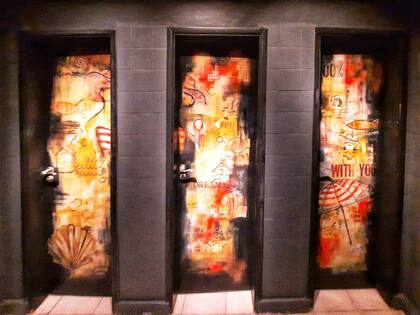 El restaurante es principalmente de pescado, aunque tiene una carta más amplia que su versión palermitana e incluye pastas y carnes a la parrilla