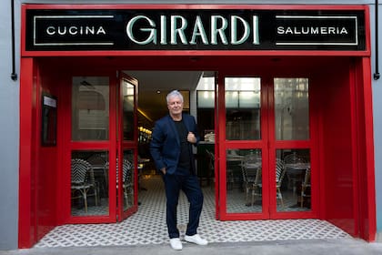 El restaurante Girardi abrió sus puertas en estos dias en la calle Defensa en el barrio de San Telmo