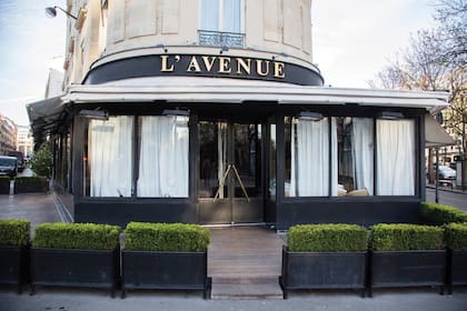 El restaurante L’Avenue está situado junto a la avenida Montaigne.