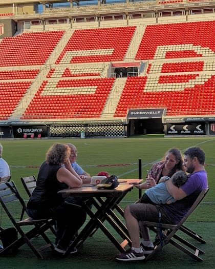 El restaurante que está en el estadio de Estudiantes de La Plata se encuentra al nivel del campo de juego
