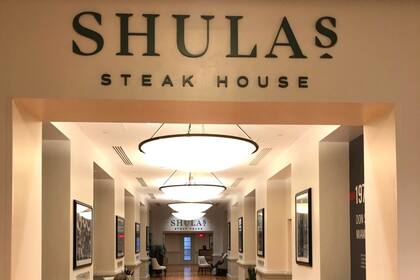 El restaurante se mantuvo en funcionamiento durante tres décadas dentro de Disney World (shulassteakhouse)