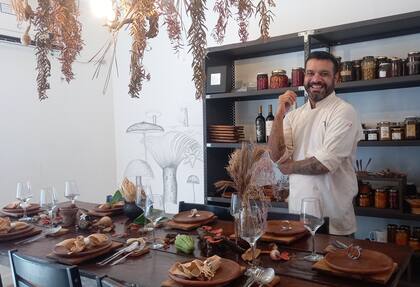 El restaurante tiene una sola mesa