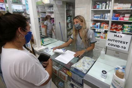 El resultado del test de Covid-19 debe ser informado en la farmacia donde fue adquirido, de manera remota o presencial