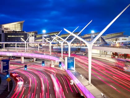 El retiro del letrero forma parte de un cambio a fondo para los Juegos Olímpicos del 2028 (Instagram/@flylaxairport)