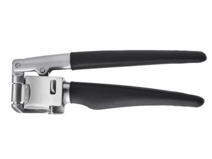 El retiro del mercado afecta al prensador de ajos IKEA 365+ VÄRDEFULL con mango de color negro