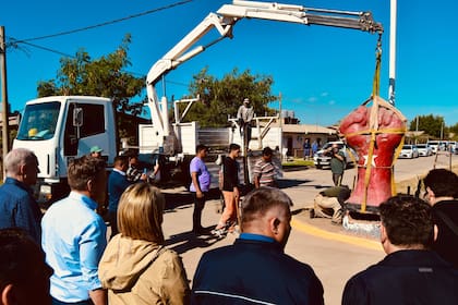 El retiro del "puño rojo", con la presencia del gobernador Zdero