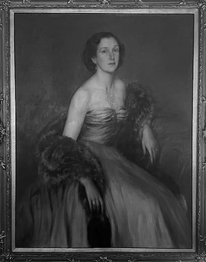 El retrato de Nora Scarafia está en el centro del living.