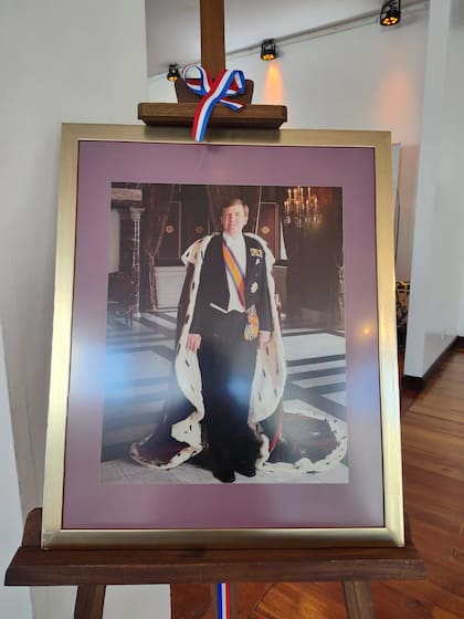 El retrato del rey Guillermo Alejandro en la celebración en Buenos Aires