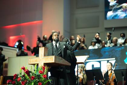 El reverendo Dates destacó que la gripe aviar ha impactado la producción de huevos, generando desabastecimiento y alzas de precios en los supermercados