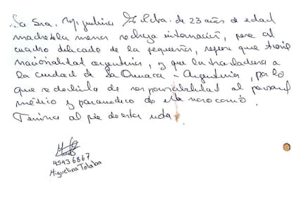 El reverso de la ficha de internación difundido por las autoridades de San Roque, donde se ve el rechazo a la hospitalización por parte de la madre de la niña. Foto: Hospital San Roque