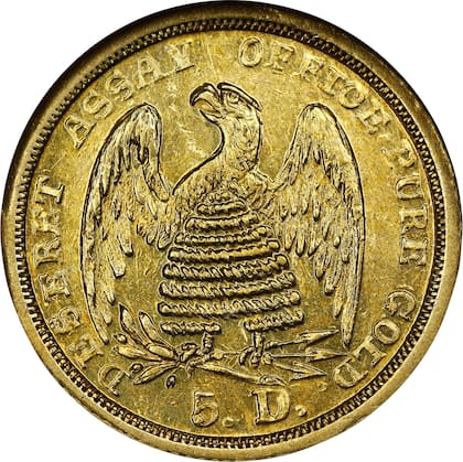 El reverso lleva la imagen de un águila con un panal de colmena