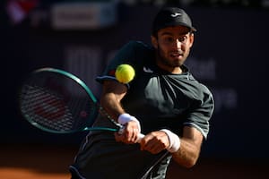 Díaz Acosta hizo un partidazo ante Tsitsipas, pero el griego impuso su jerarquía y se llevó todo en un apretado tie break