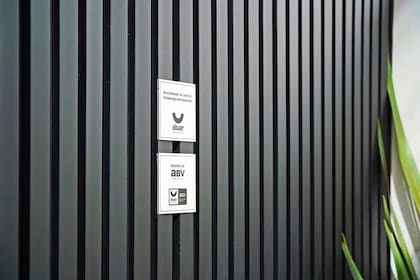 El revestimiento de Aluar, de alta prestación y bajo mantenimiento, se integra a la arquitectura contemporánea.